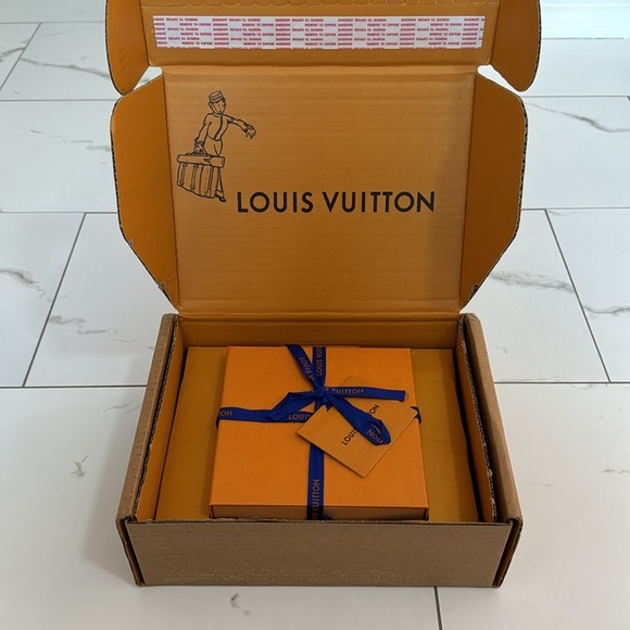 LOUIS VUITTON MENS BELT REVERSIBLE (2 STYLES) - Picture 8 of 15